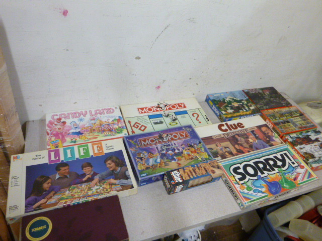 lot 102 image: Miscellaneous Puzzles and Games