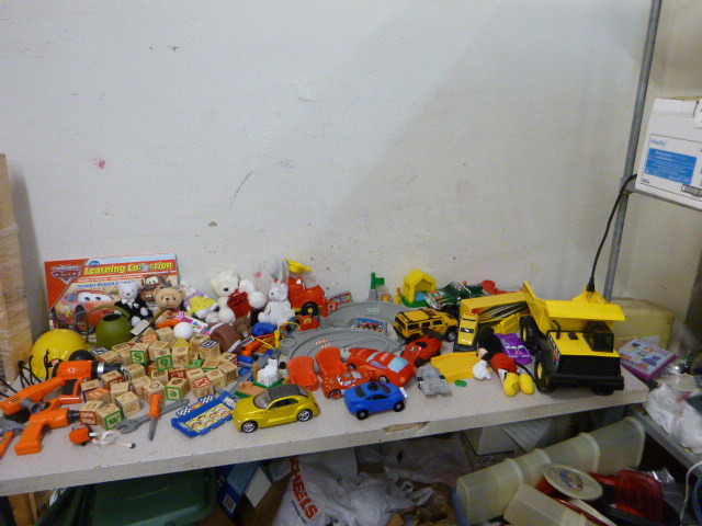 lot 103 image: Miscellaneous Toys