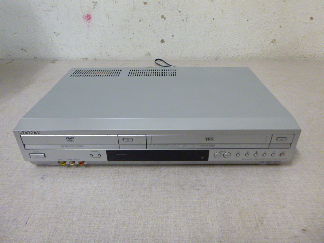lot 114 image: Sony DVDVCR Player