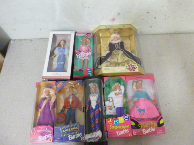 lot 116 image: 8 Barbie Dolls