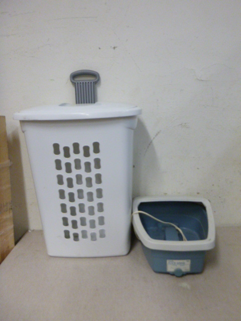 lot 118 image: Foot Bath and Clothes Hamper