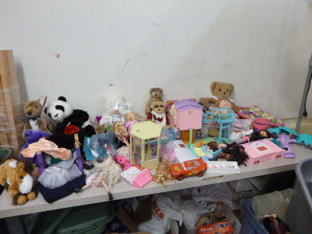 lot 135 image: Miscellaneous Toys