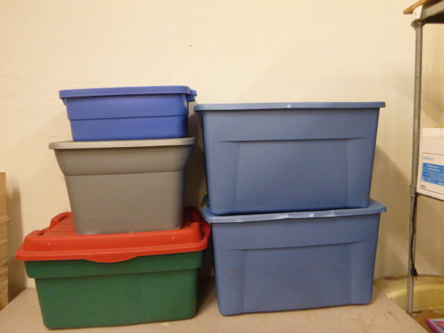lot 144 image: 5 Totes with Lids