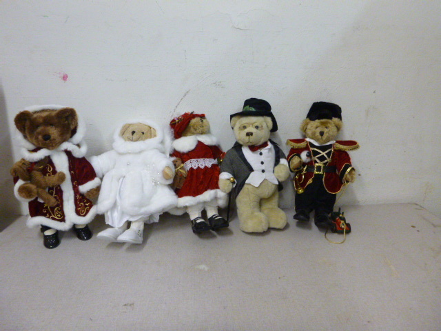 lot 146 image: 5 Christmas Bears