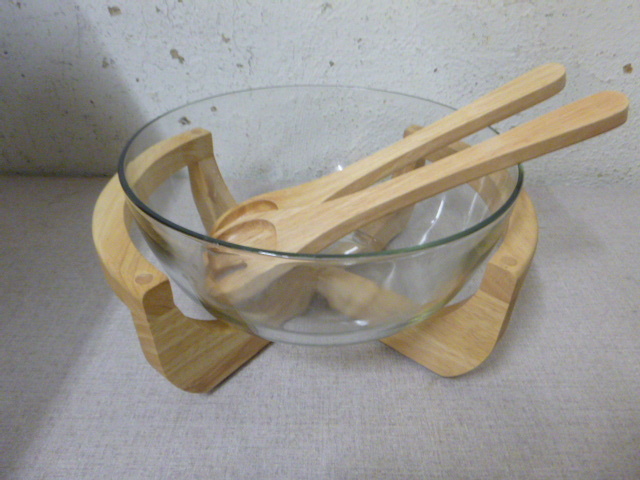lot 154 image: Salad Bowl