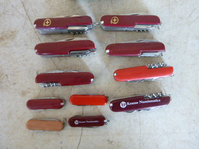 lot 167 image: 11 Pocket Knives
