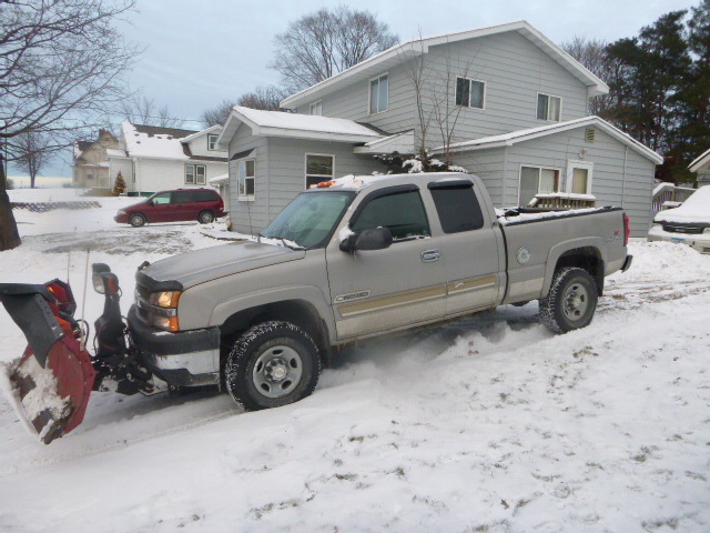 lot 1 image: 2004 Chevrolet Silverado 2500 HD Pick-Up