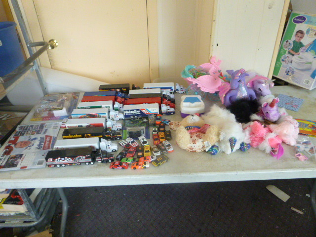 lot 221 image: Miscellaneous Toys