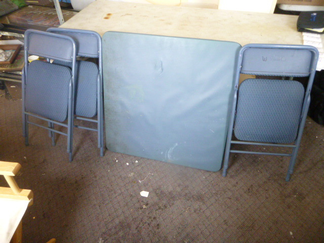 lot 222 image: Card Table and 3 Chairs