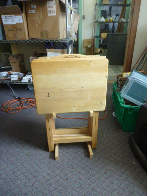 lot 224 image: 4 Wood TV Trays