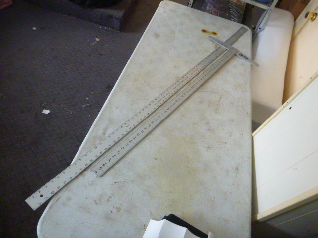 lot 225 image: Aluminum T-Square