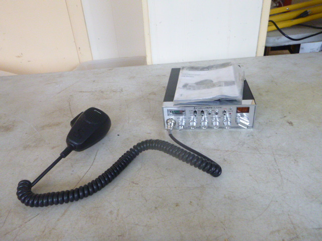 lot 233 image: Cobra CB Radio