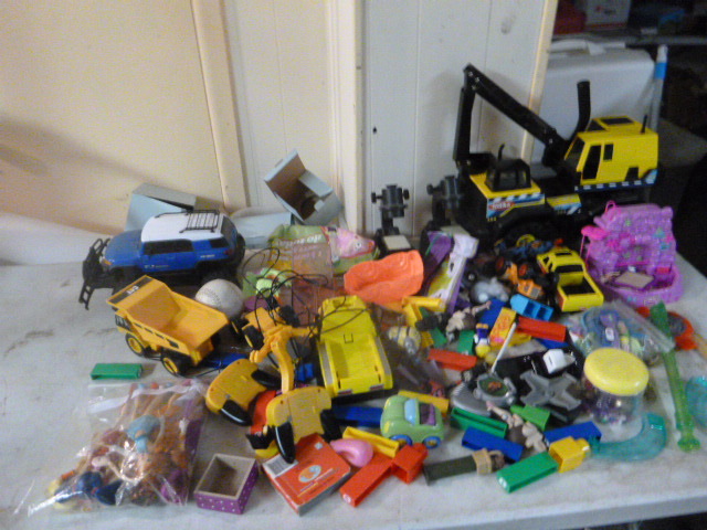 lot 254 image: Miscellaneous Toys