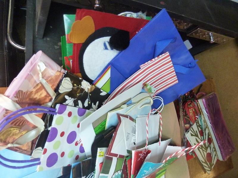lot 10 image: Gift Bags and Boxes