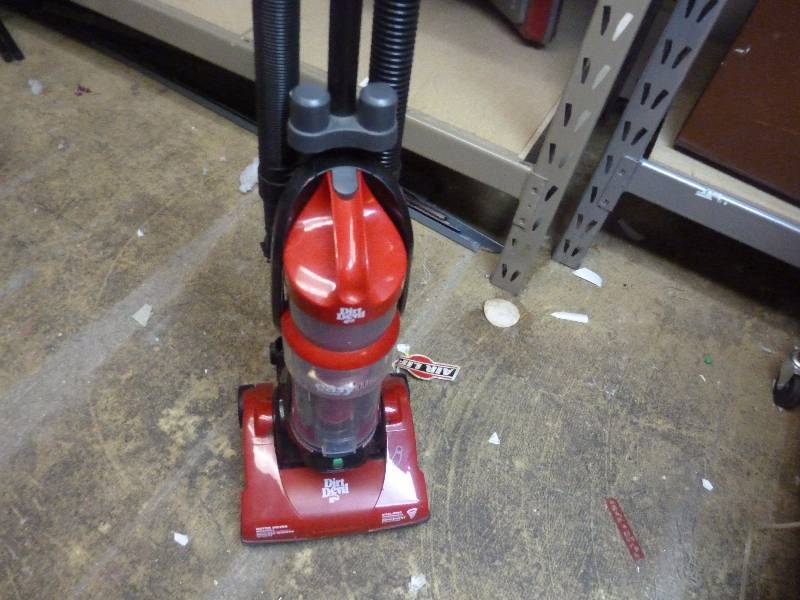 lot 16 image: Dirt Devil Easy Lite Vacuum