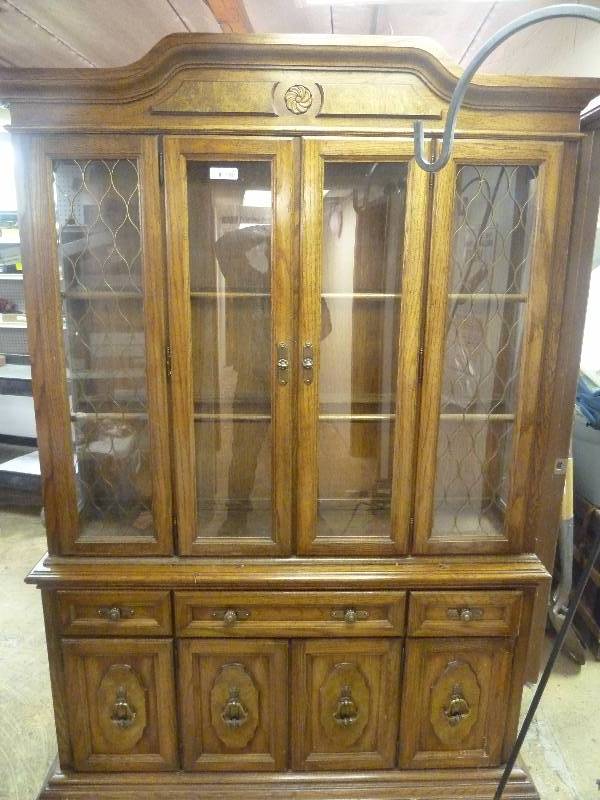 lot 17 image: Lighted Hutch