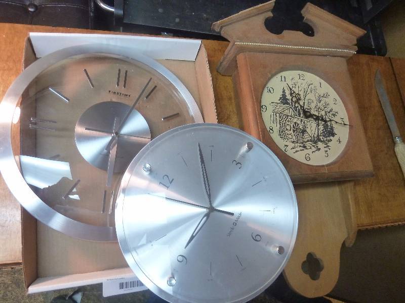 lot 22 image: Clock Lot
