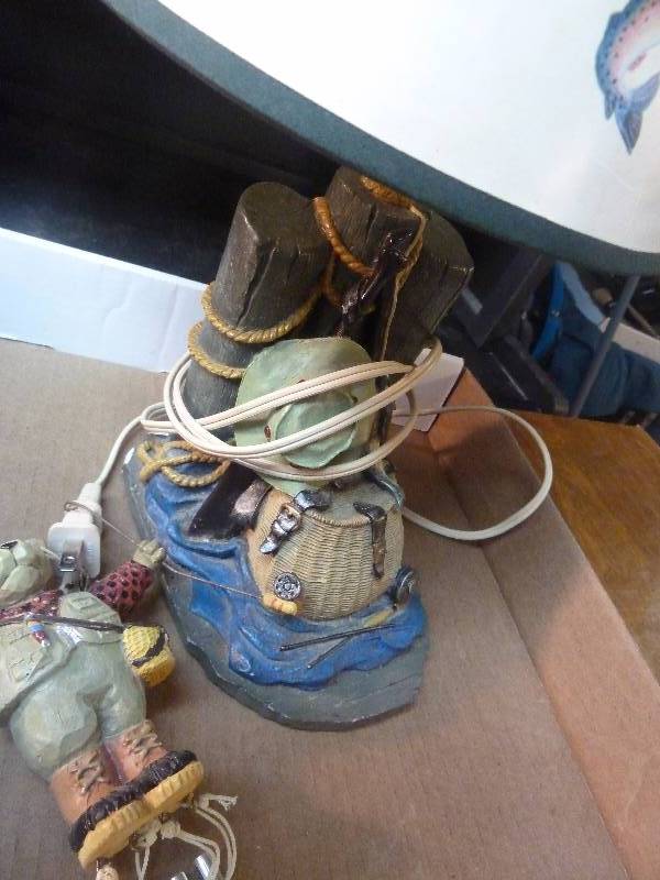 lot 31 image: Fishing Decor Lot