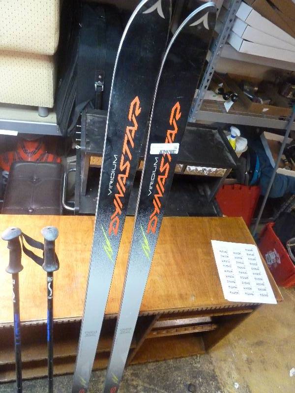 lot 32 image: Dynastar Viridium Skis and Scott Poles