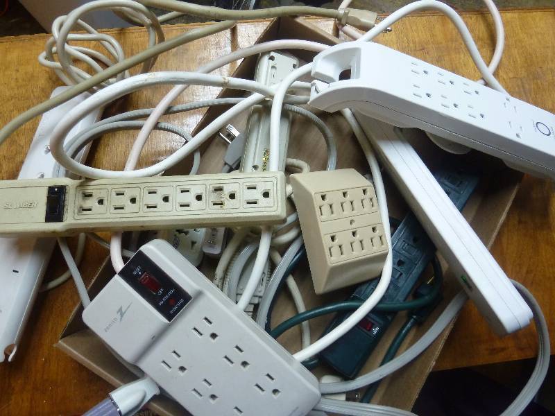 lot 83 image: Large Lot of Plug in Strips
