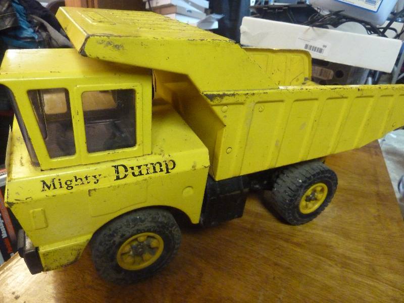 lot 101 image: Vintage Tonka Dump Truck