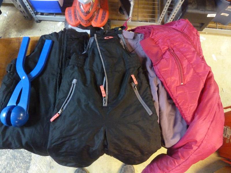 lot 108 image: Kids Winter Outdoor Wear