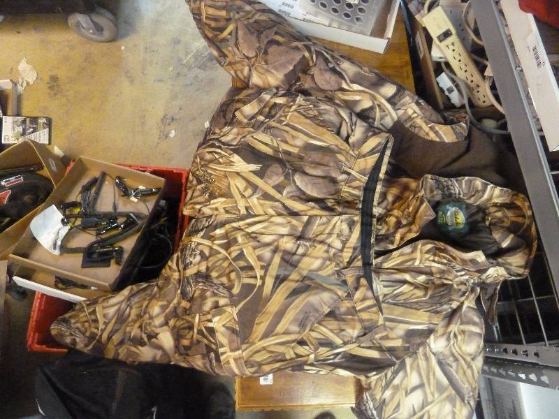 lot 120 image: Insulated Cabelas Dry Plus Camo Coat and Pants