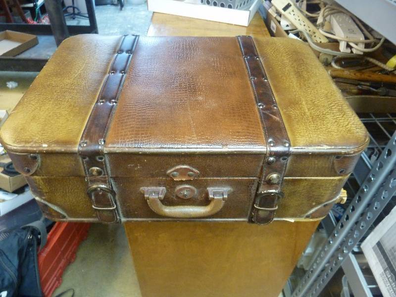 lot 121 image: Antique Suit Case