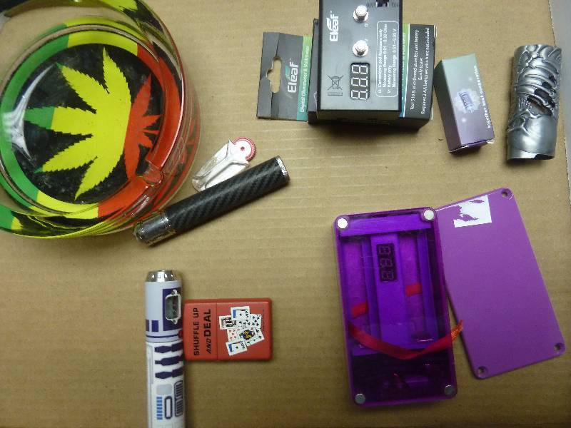 lot 134 image: E-Cig Lot