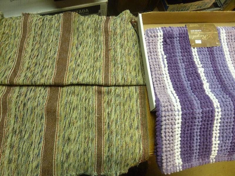 lot 138 image: Rug Lot