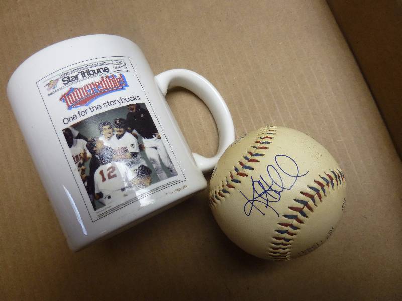 lot 143 image: MN Twins Lot