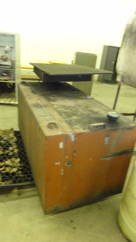 Used oil tank and plastic tank