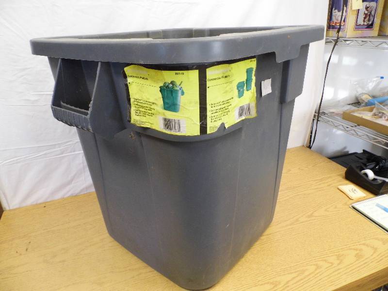 Rubbermaid Commercial Tote