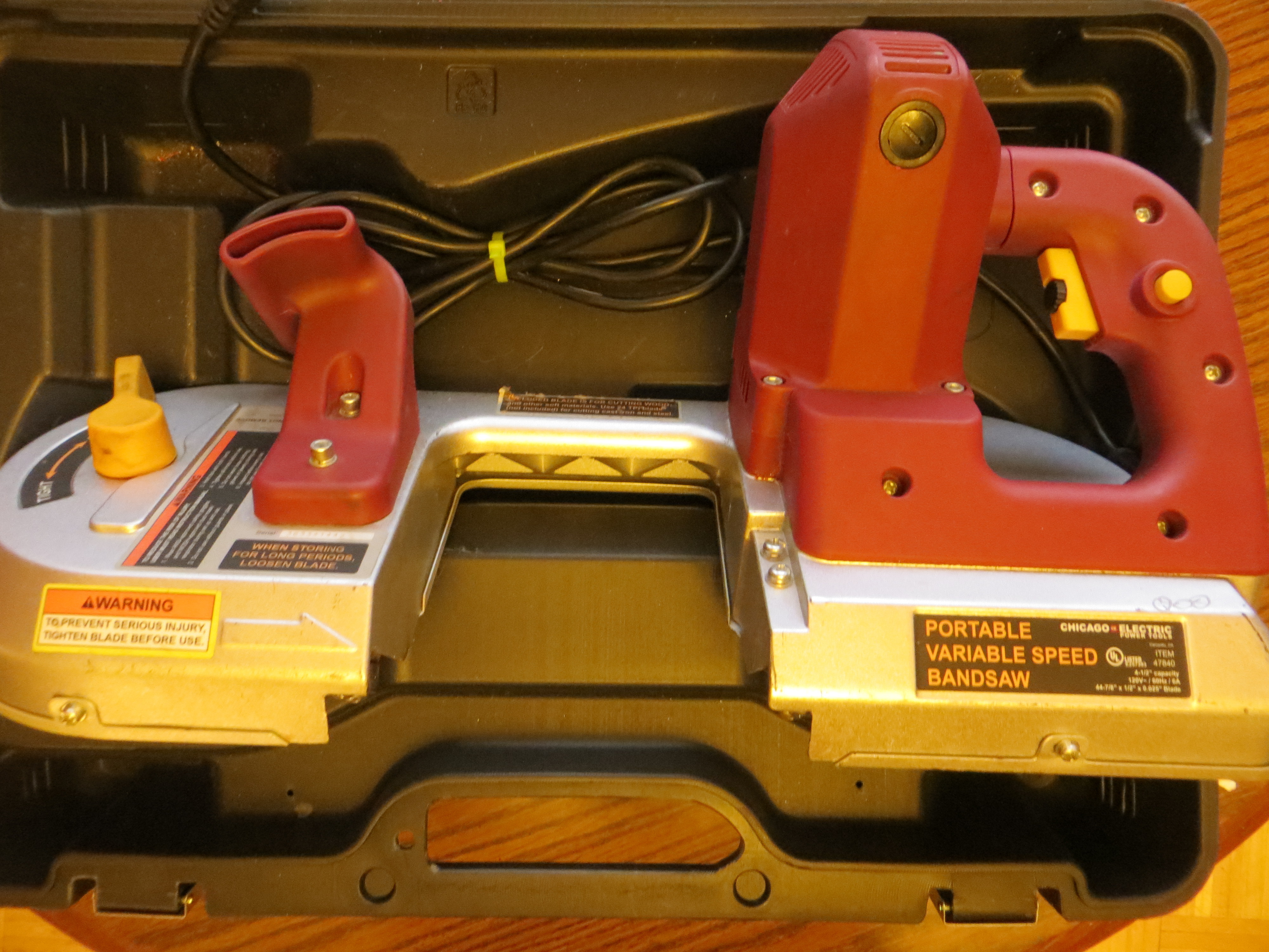 lot 17 image: Portable Variable speed band saw