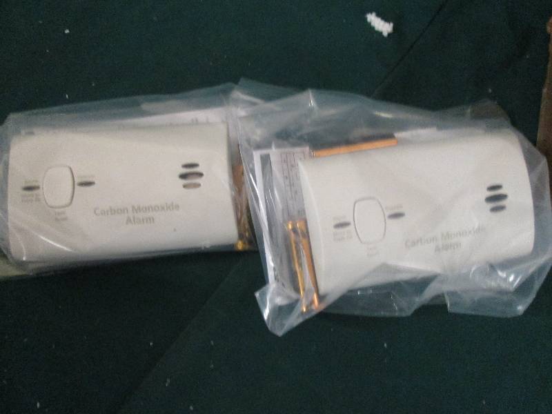 2 battery powered carbon monixide a...