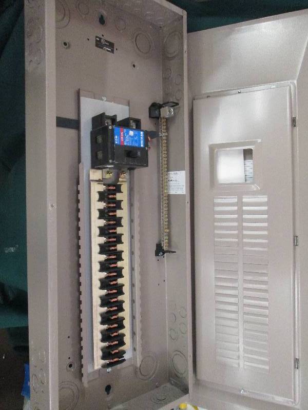 Eaton 200 amp indoor main breaker 4...