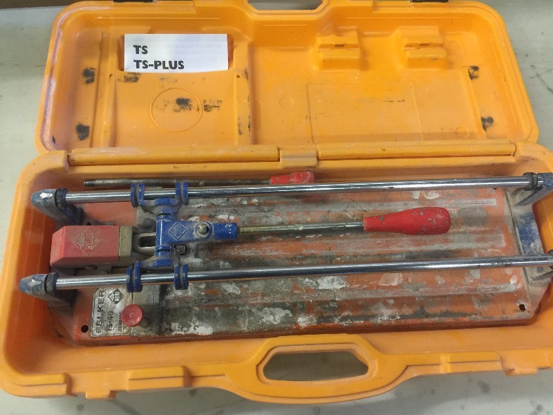 lot 30 image: FELKER TILE CUTTER