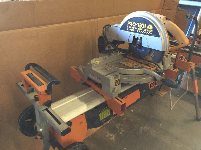 lot 1 image: COMPOUND MITER SAW