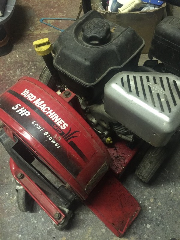 lot 9 image: LEAF BLOWER