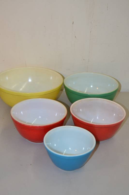 Pyrex Nesting Bowls