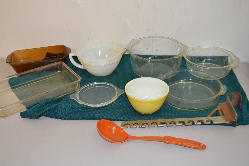 Pyrex Glass bowls and Kitchen