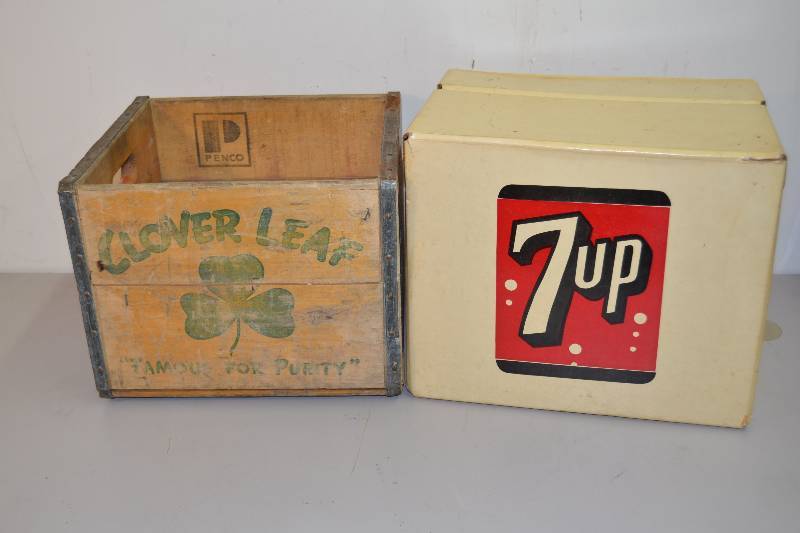 Vintage clover leaf & 7up crates