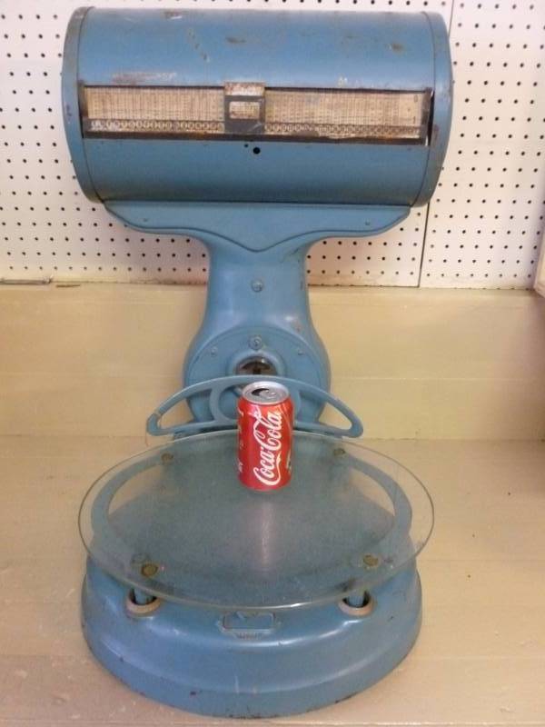 lot 9 image: Antique Store Scale