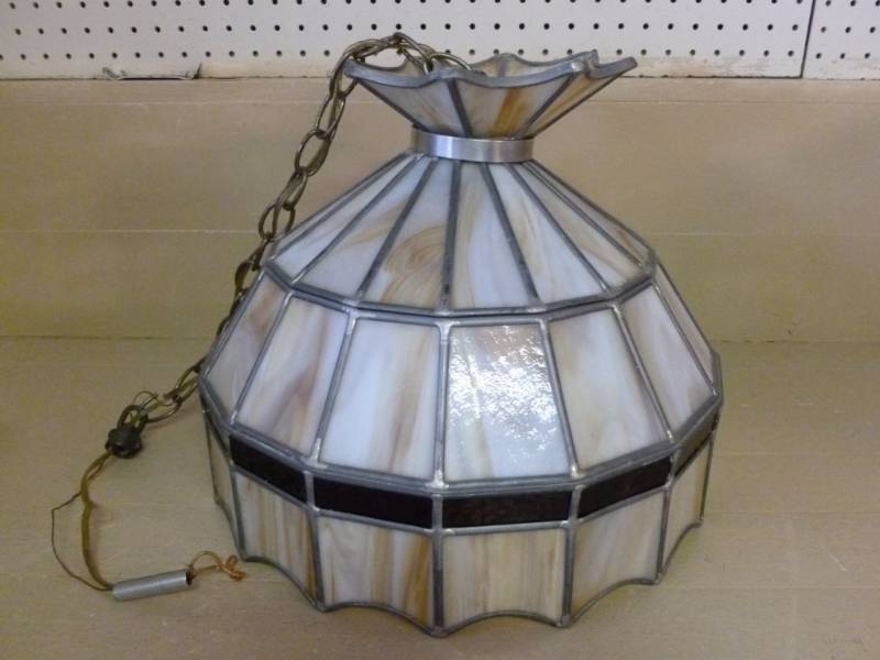 lot 21 image: Leaded Glass Light