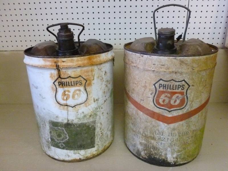lot 24 image: Vintage Oil Cans