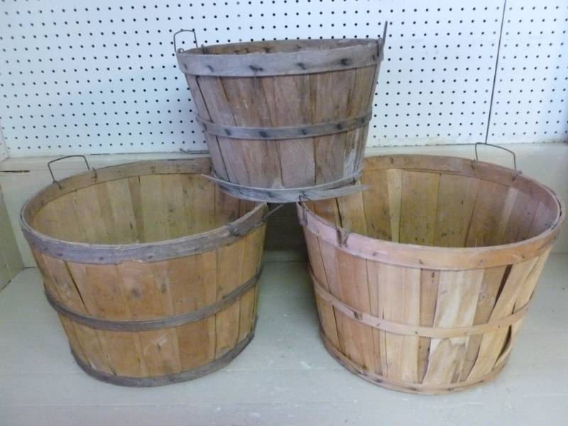 lot 29 image: Vintage Bushel Baskets