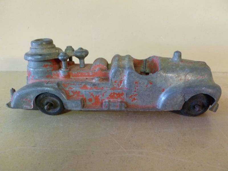lot 39 image: Vintage Toy