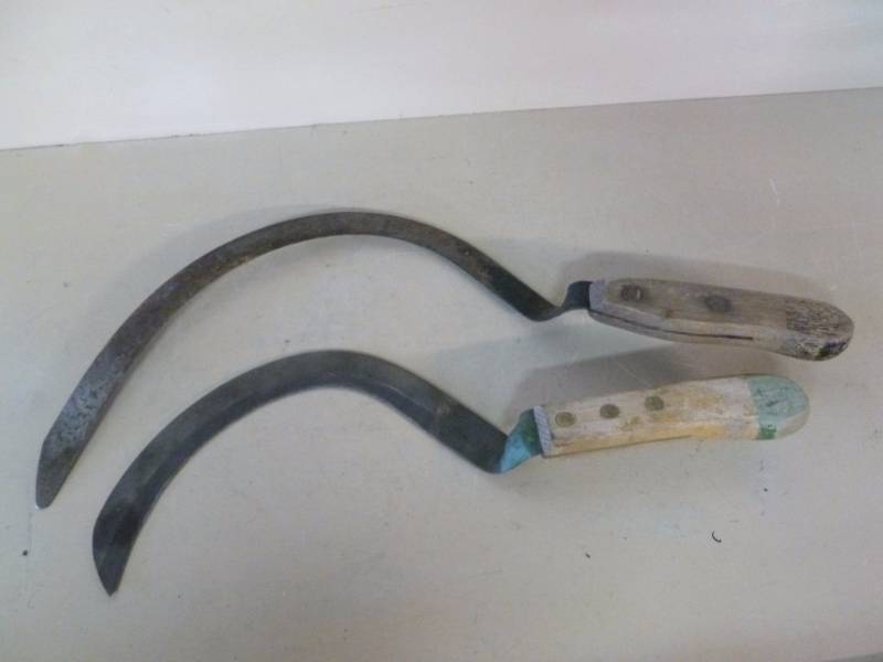 lot 50 image: Vintage Sickle Knife