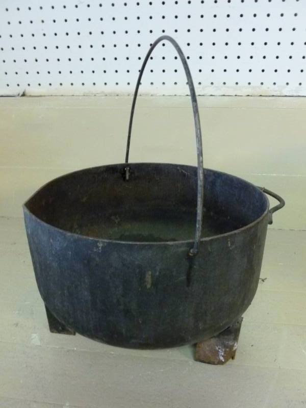 lot 52 image: Vintage Steel Kettle