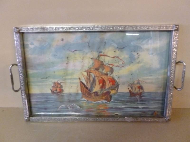 lot 62 image: Vintage Serving Tray